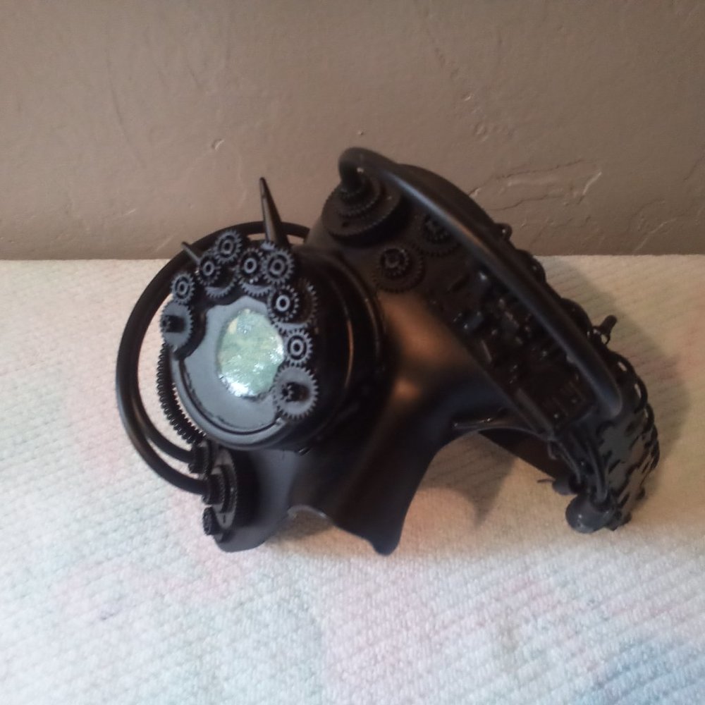 Mask - Picture 2 of 8